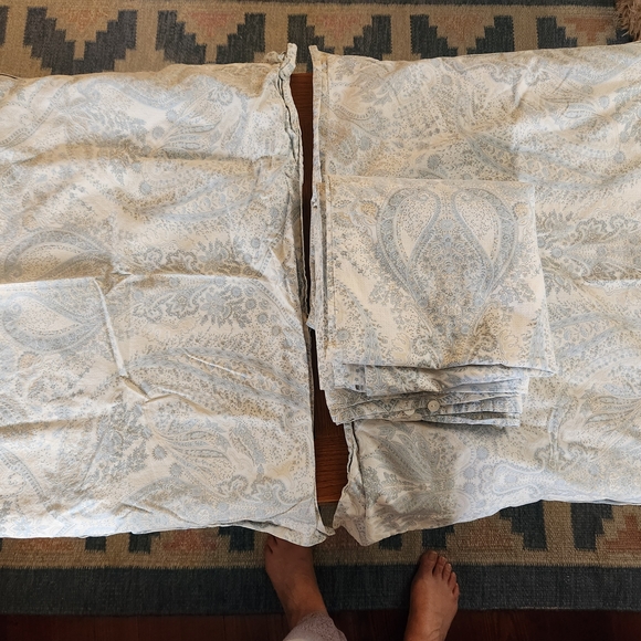 Paisley Duvet Cover in Blue and Cream - Picture 3 of 4